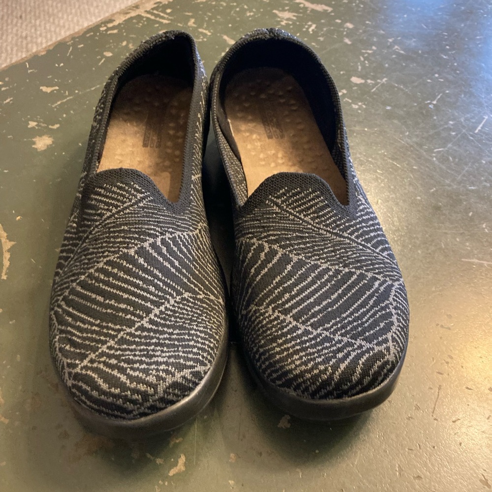 Skechers 9 air cooled slides